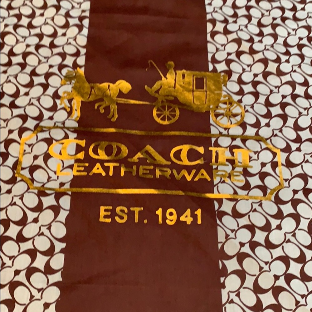 Coach scarf with coach detail and gold logo - Picture 4 of 5